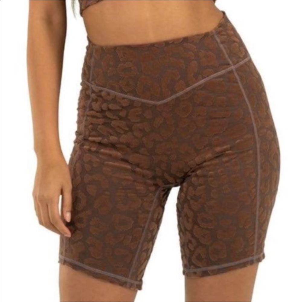 balance athletica lux panther rider shorts earth XS